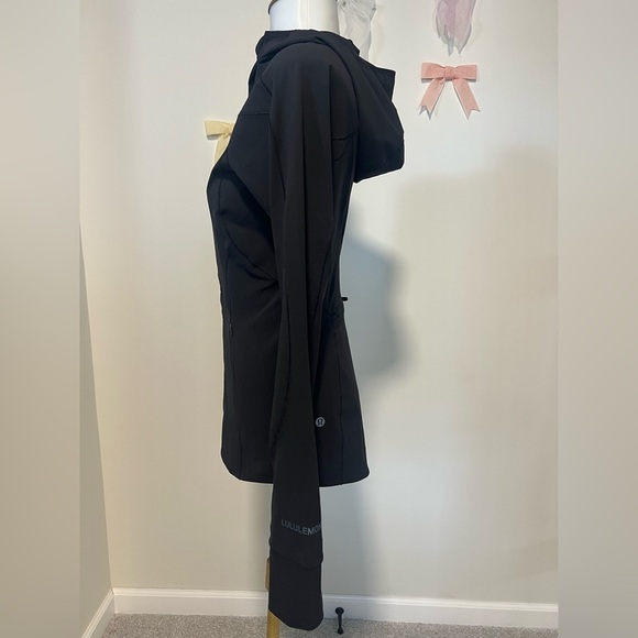 Lululemon Stretch Slim-Fit Running Jacket - Picture 9 of 10
